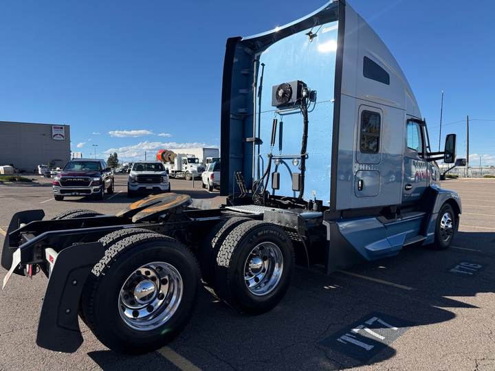 2023 Kenworth T680 76" Raised Roof Sleeper, exterior photo 5