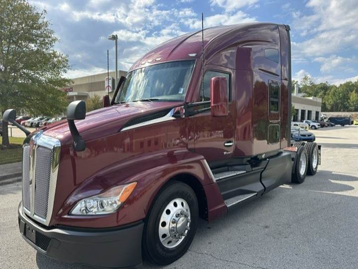 2023 Kenworth T680 76" Raised Roof Sleeper, exterior photo 2