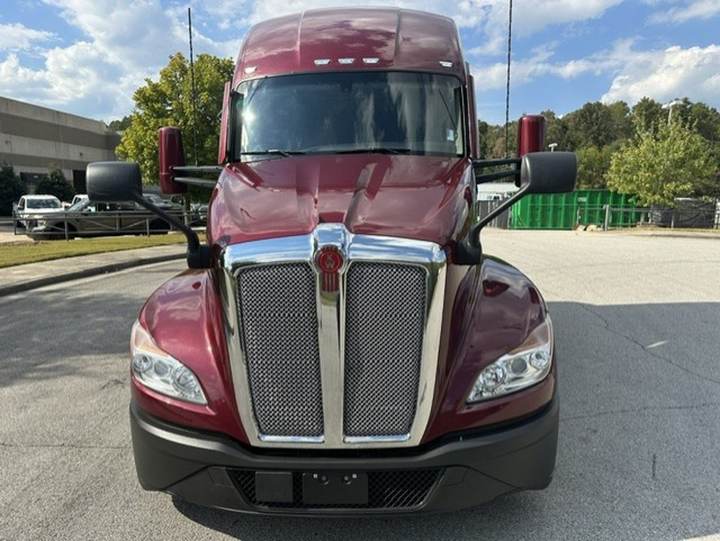 2023 Kenworth T680 76" Raised Roof Sleeper, exterior photo 4