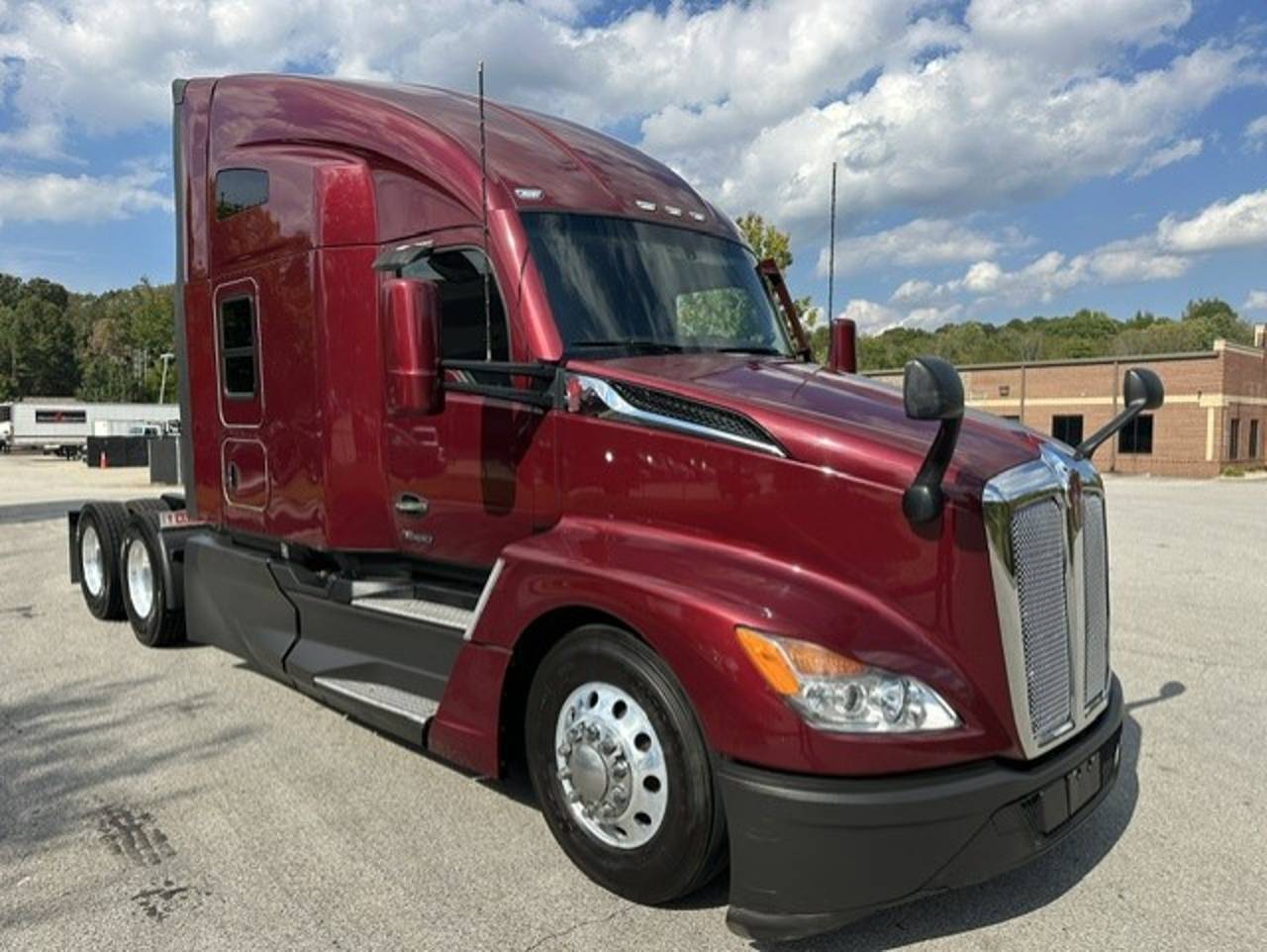 2023 Kenworth T680 76" Raised Roof Sleeper, exterior photo 1