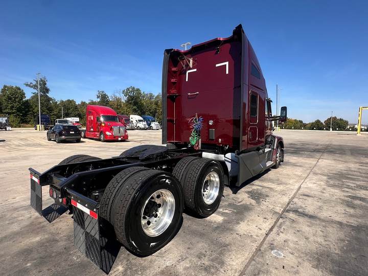 2023 Kenworth T680 76" Raised Roof Sleeper, exterior photo 3