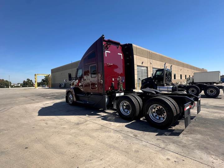 2023 Kenworth T680 76" Raised Roof Sleeper, exterior photo 5