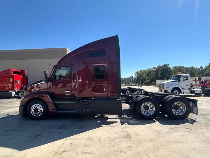 2023 Kenworth T680 76" Raised Roof Sleeper, exterior photo 6