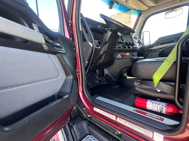 2023 Kenworth T680 76" Raised Roof Sleeper, interior photo 7