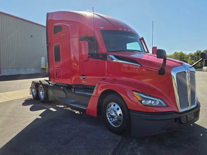 2023 Kenworth T680 76" Raised Roof Sleeper, exterior photo 1