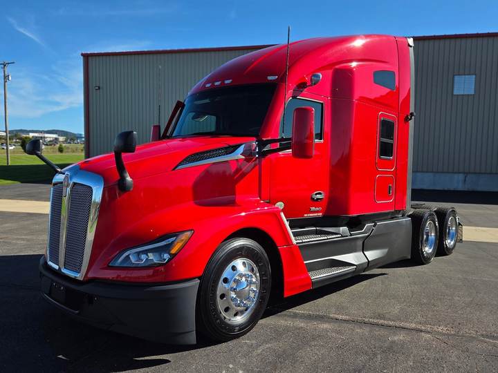 2023 Kenworth T680 76" Raised Roof Sleeper, exterior photo 2