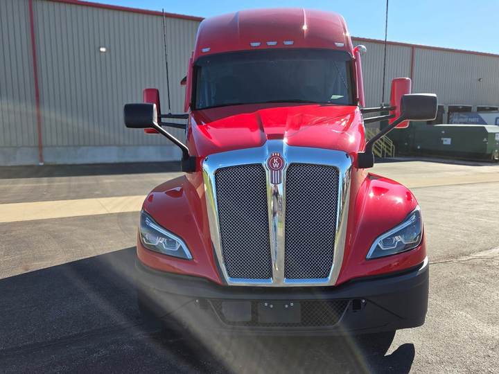 2023 Kenworth T680 76" Raised Roof Sleeper, exterior photo 4