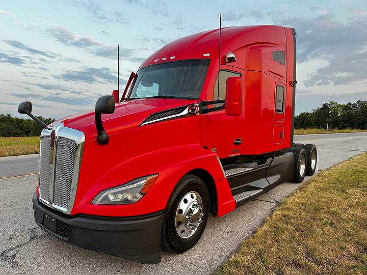 2023 Kenworth T680 76" Raised Roof Sleeper, exterior photo 6