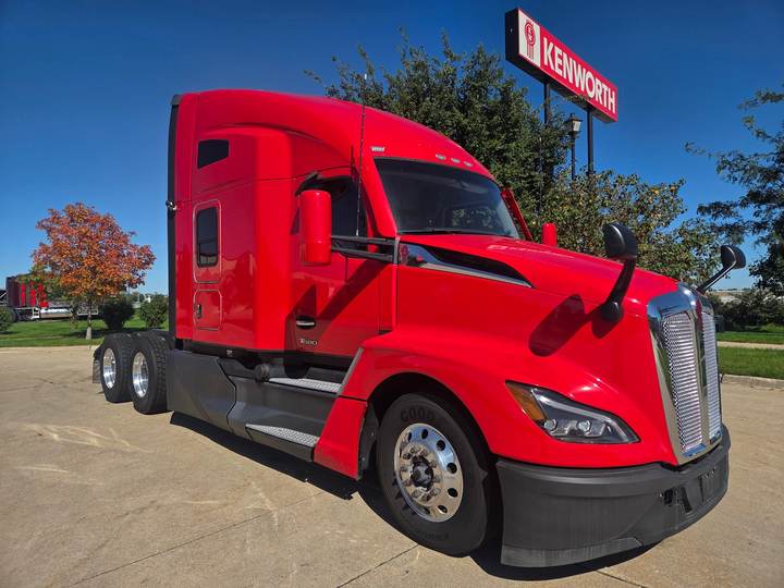 2023 Kenworth T680 76" Raised Roof Sleeper, exterior photo 1