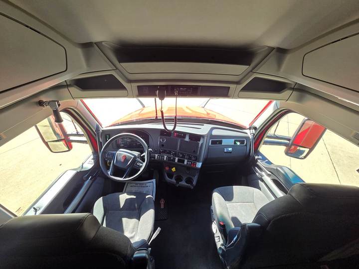 2023 Kenworth T680 76" Raised Roof Sleeper, interior photo 7