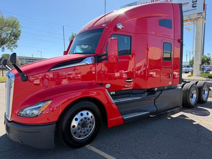 2023 Kenworth T680 76" Raised Roof Sleeper, exterior photo 3