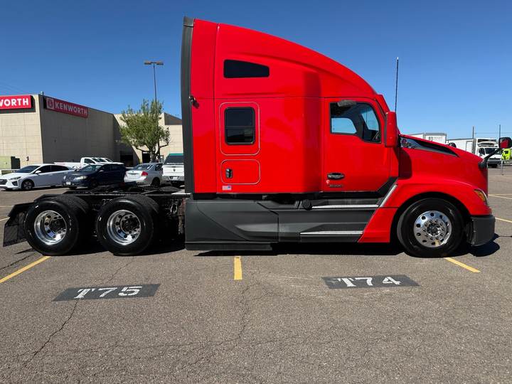 2023 Kenworth T680 76" Raised Roof Sleeper, exterior photo 4