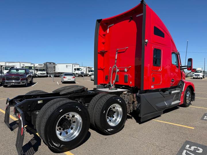 2023 Kenworth T680 76" Raised Roof Sleeper, exterior photo 5