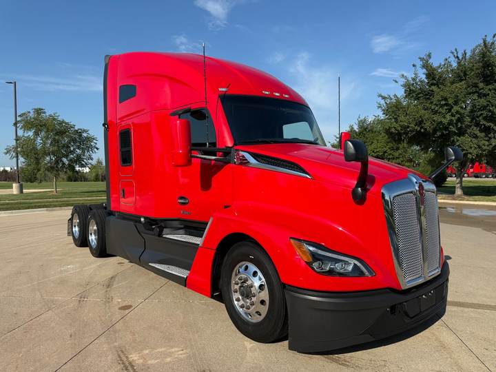 2023 Kenworth T680 76" Raised Roof Sleeper, exterior photo 1