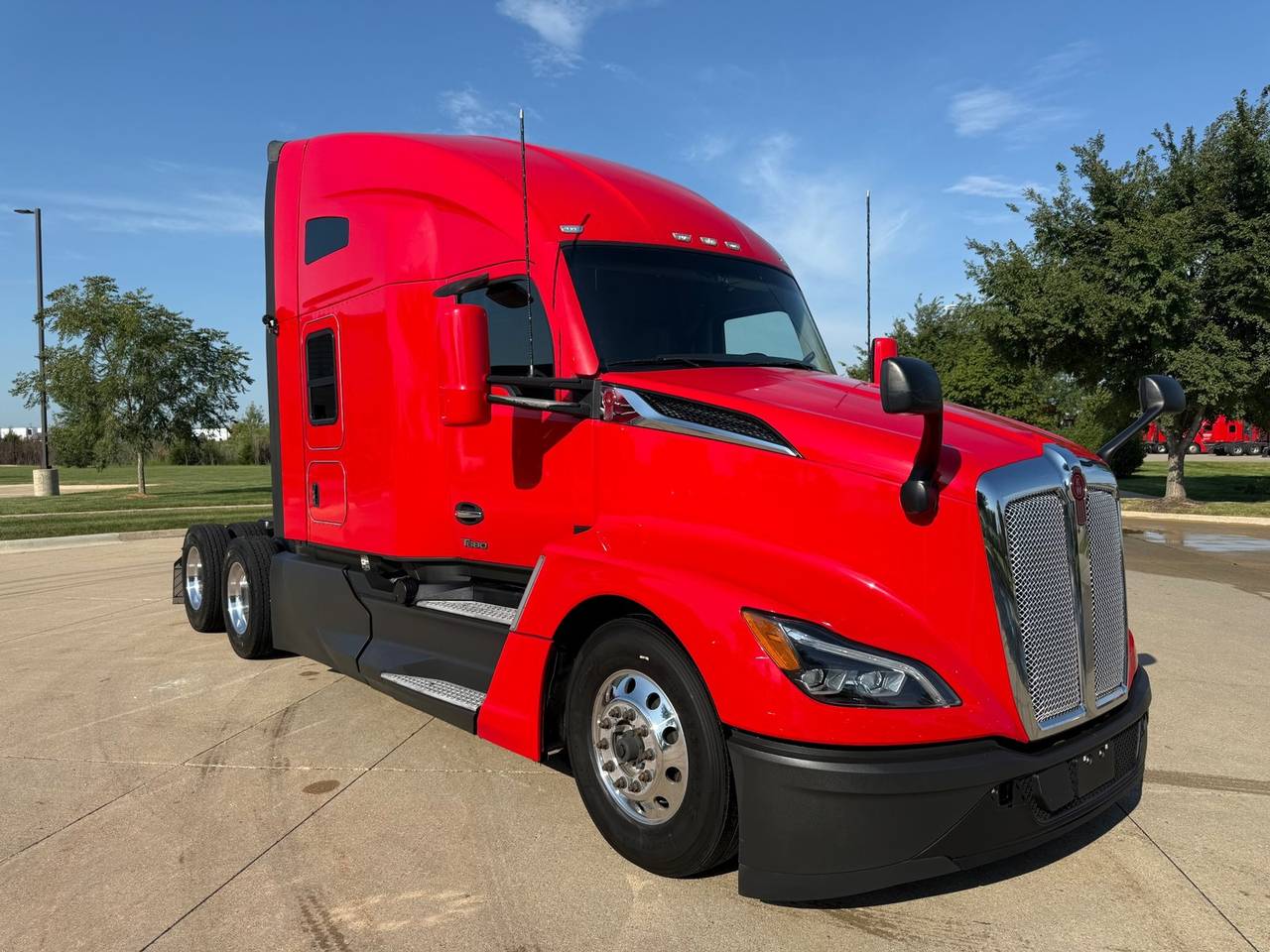 2023 Kenworth T680 76" Raised Roof Sleeper, exterior photo 1
