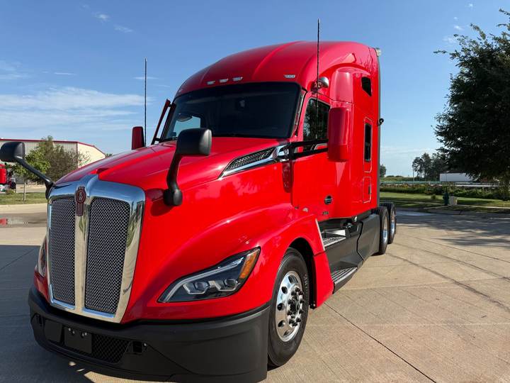 2023 Kenworth T680 76" Raised Roof Sleeper, exterior photo 2