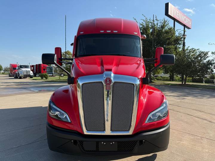 2023 Kenworth T680 76" Raised Roof Sleeper, exterior photo 4