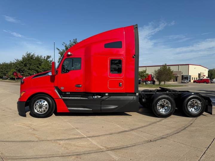 2023 Kenworth T680 76" Raised Roof Sleeper, exterior photo 6