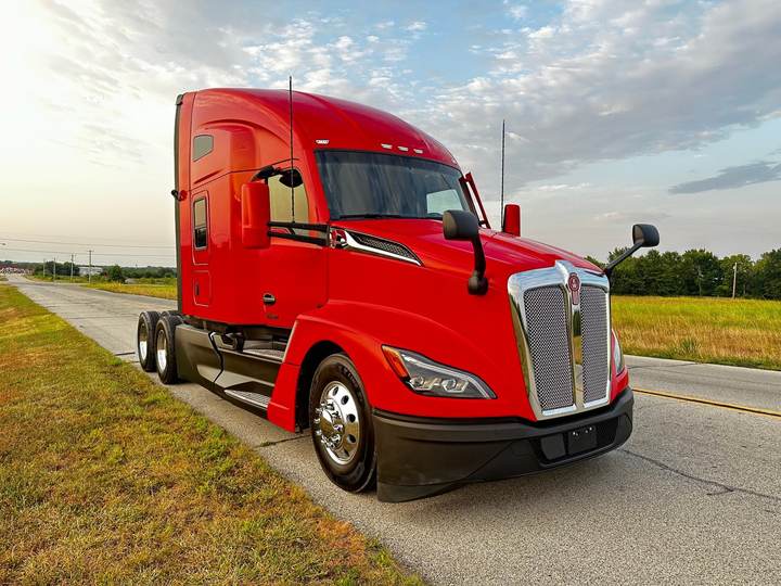 2023 Kenworth T680 76" Raised Roof Sleeper, exterior photo 1