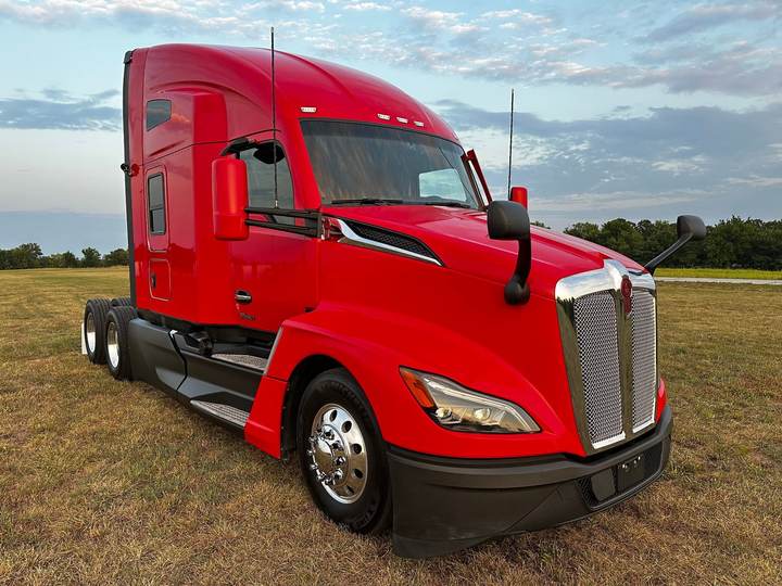 2023 Kenworth T680 76" Raised Roof Sleeper, exterior photo 1