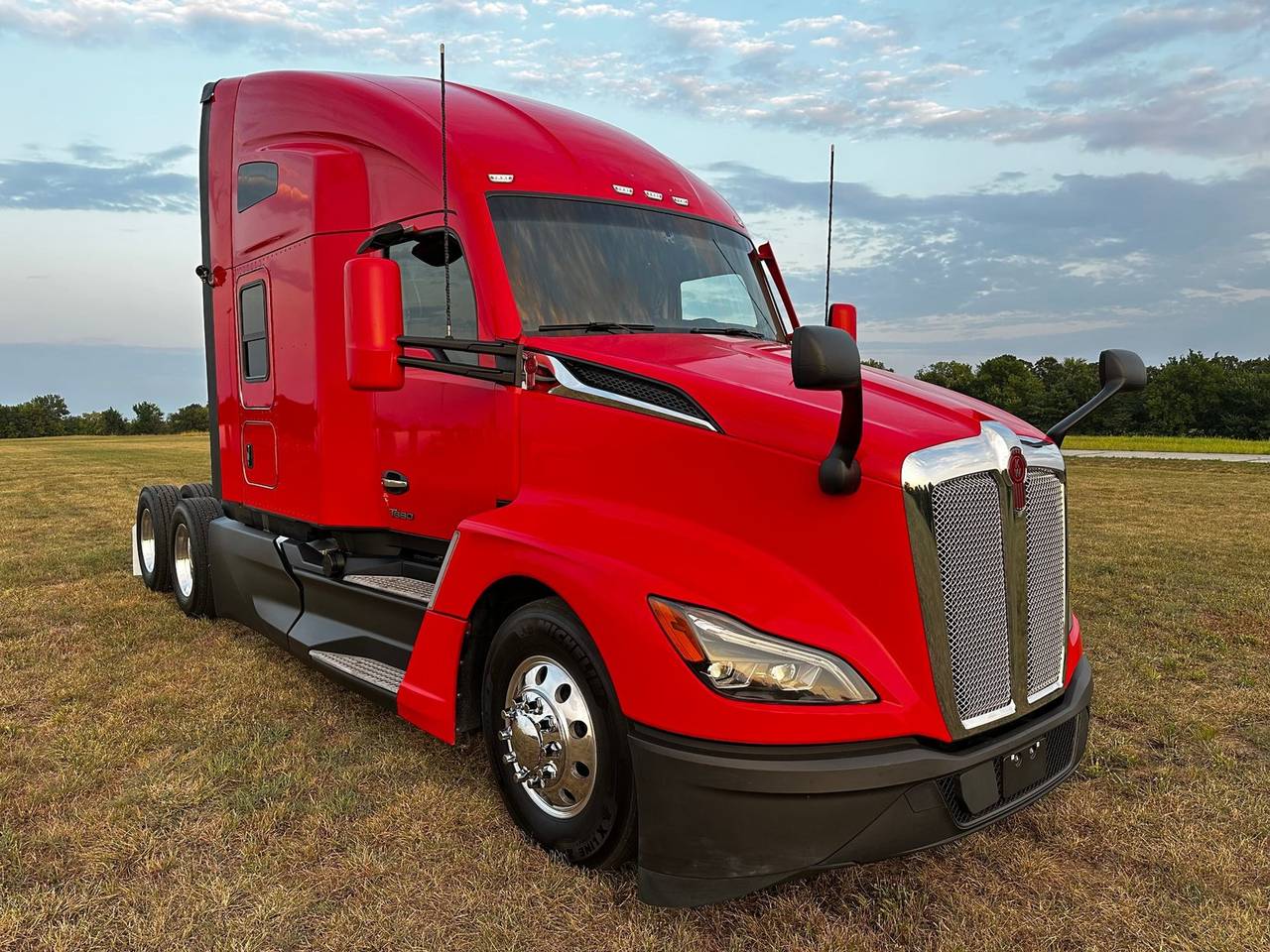 2023 Kenworth T680 76" Raised Roof Sleeper, exterior photo 1