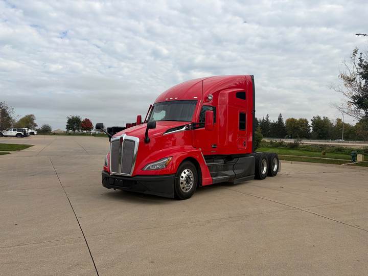 2023 Kenworth T680 76" Raised Roof Sleeper, exterior photo 2