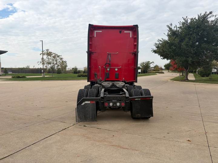 2023 Kenworth T680 76" Raised Roof Sleeper, exterior photo 4