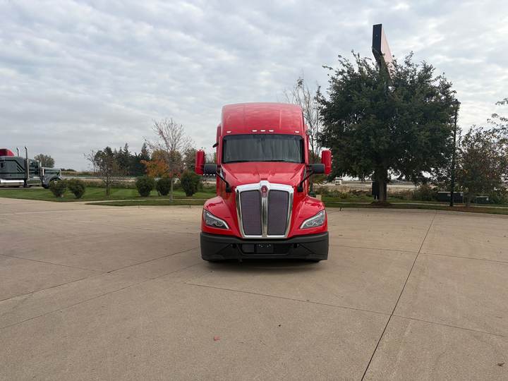 2023 Kenworth T680 76" Raised Roof Sleeper, exterior photo 5