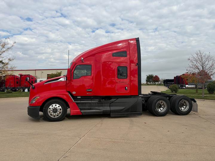 2023 Kenworth T680 76" Raised Roof Sleeper, exterior photo 6