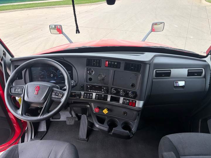 2023 Kenworth T680 76" Raised Roof Sleeper, interior photo 7