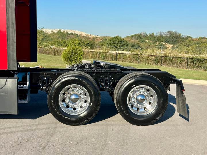 2023 Kenworth T680 76" Raised Roof Sleeper, exterior photo 3