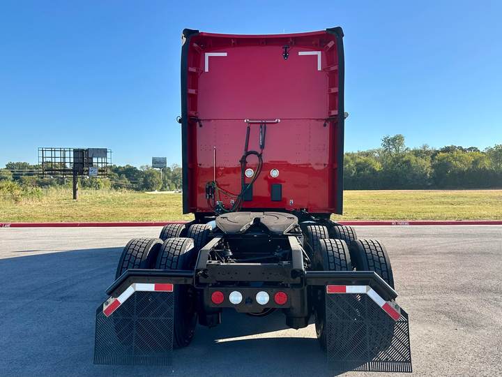 2023 Kenworth T680 76" Raised Roof Sleeper, exterior photo 4