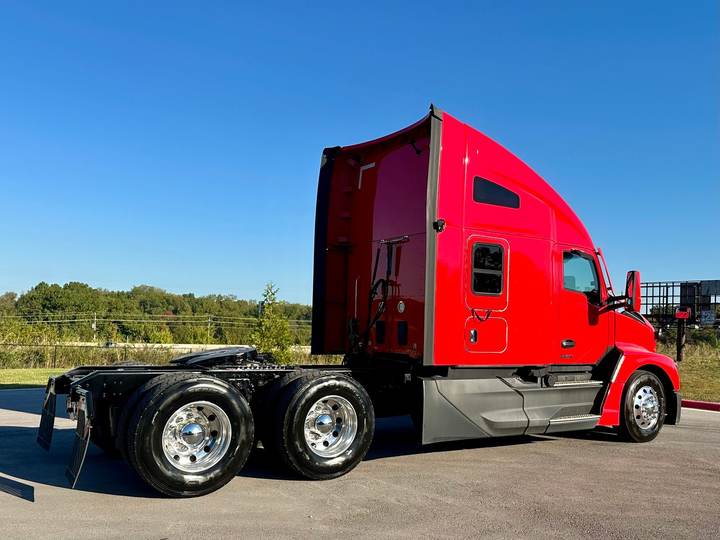 2023 Kenworth T680 76" Raised Roof Sleeper, exterior photo 7