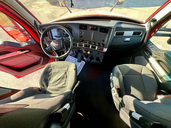 2023 Kenworth T680 76" Raised Roof Sleeper, interior photo 8