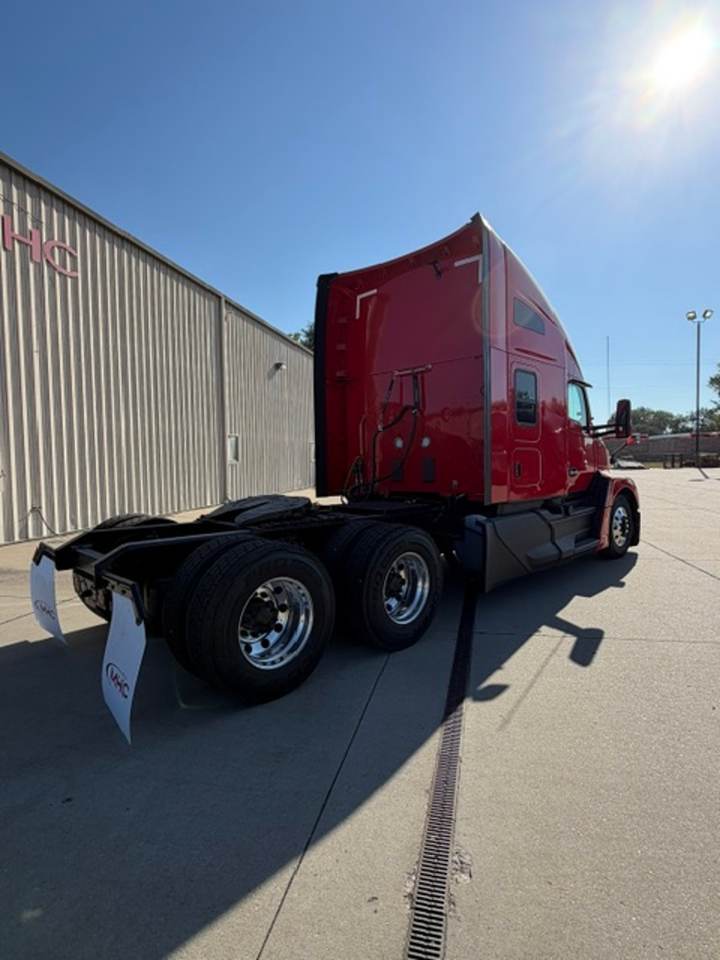 2023 Kenworth T680 76" Raised Roof Sleeper, exterior photo 3
