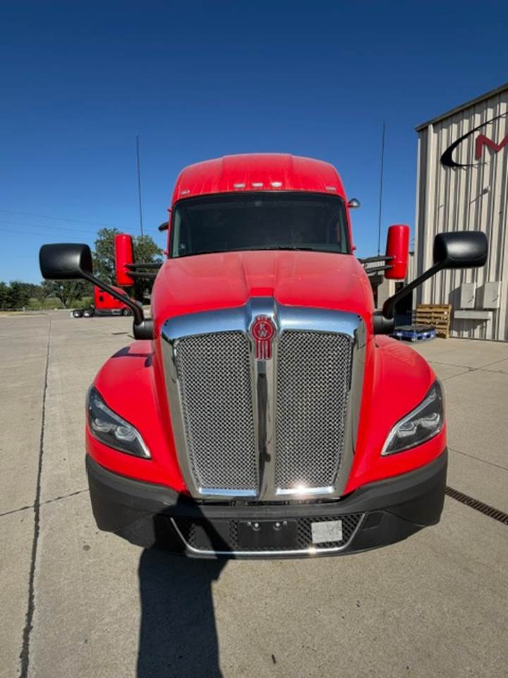 2023 Kenworth T680 76" Raised Roof Sleeper, exterior photo 5