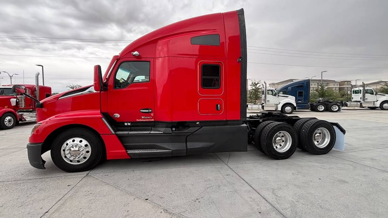 2023 Kenworth T680 76" Raised Roof Sleeper, exterior photo 2