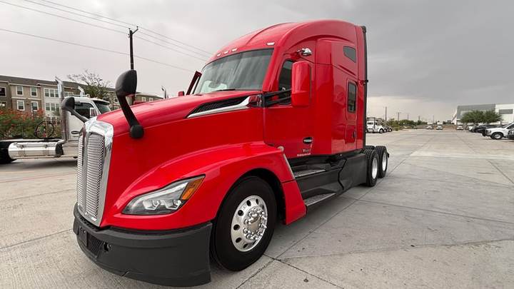 2023 Kenworth T680 76" Raised Roof Sleeper, exterior photo 3