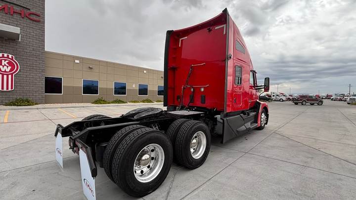 2023 Kenworth T680 76" Raised Roof Sleeper, exterior photo 4