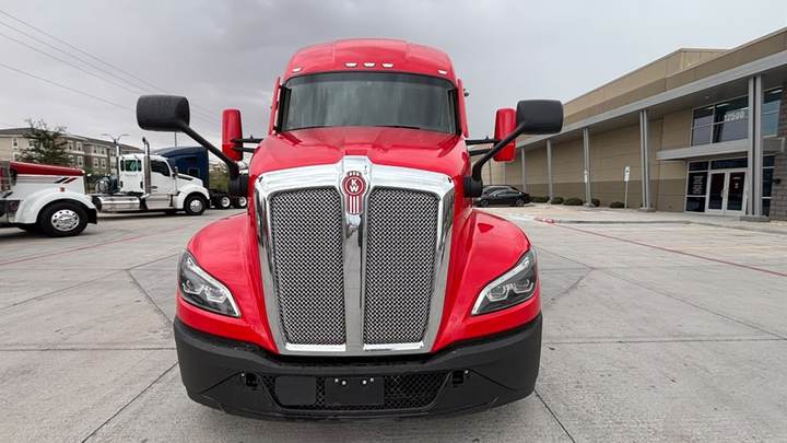 2023 Kenworth T680 76" Raised Roof Sleeper, exterior photo 5