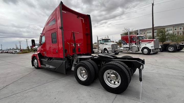 2023 Kenworth T680 76" Raised Roof Sleeper, exterior photo 6