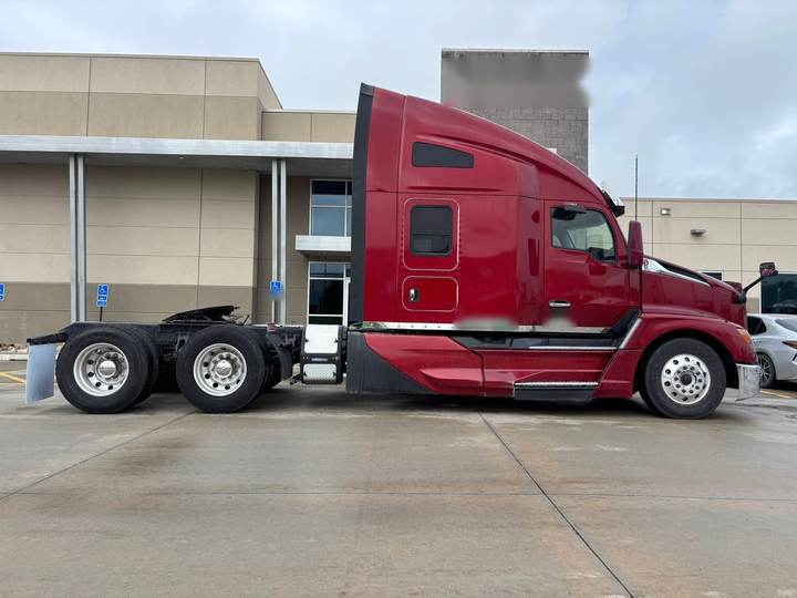 2023 Kenworth T680 76" Raised Roof Sleeper, exterior photo 3