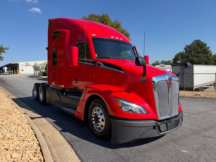 2023 Kenworth T680 76" Raised Roof Sleeper, exterior photo 1