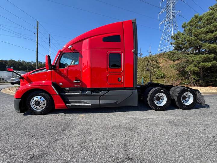 2023 Kenworth T680 76" Raised Roof Sleeper, exterior photo 2