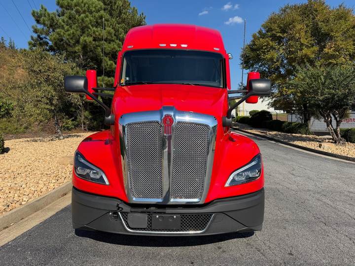 2023 Kenworth T680 76" Raised Roof Sleeper, exterior photo 7