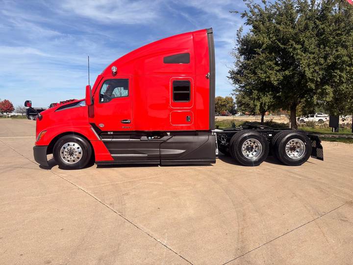 2023 Kenworth T680 76" Raised Roof Sleeper, exterior photo 2