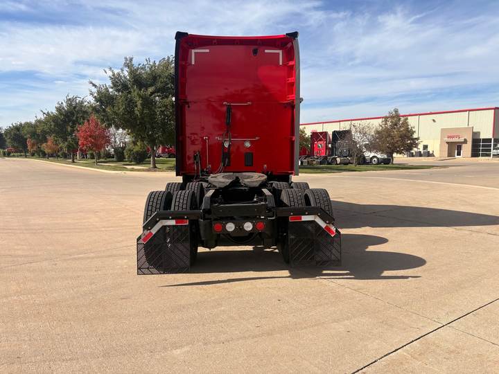 2023 Kenworth T680 76" Raised Roof Sleeper, exterior photo 4