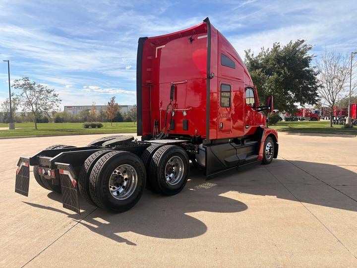 2023 Kenworth T680 76" Raised Roof Sleeper, exterior photo 5