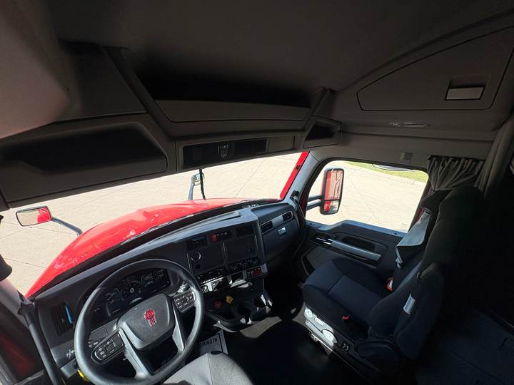 2023 Kenworth T680 76" Raised Roof Sleeper, interior photo 7
