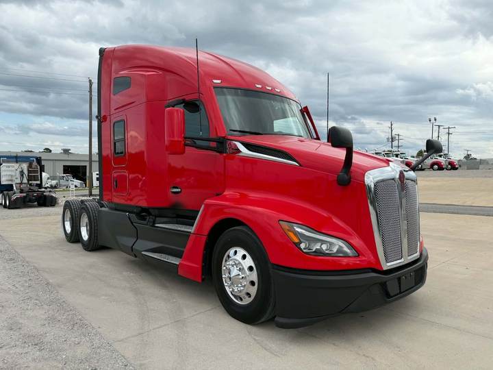 2023 Kenworth T680 76" Raised Roof Sleeper, exterior photo 1